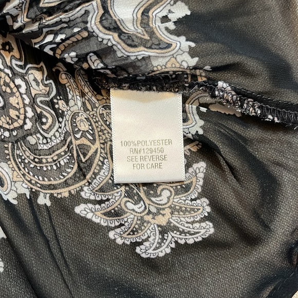 APT. 9  Gray, black white and cream patterned short sleeve blouse. Size Small - Picture 5 of 8